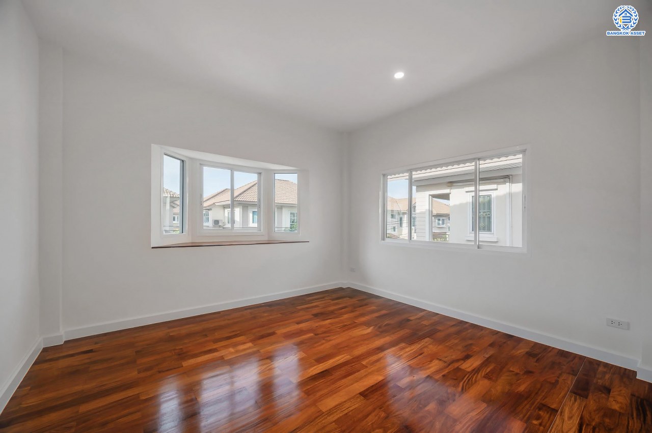 บ้านมือสองตกแต่งใหม่ โครงการ บ้านอาภา2 ปิ่นเกล้า-สวนผัก เนื้อที่ 57 ตร.ว. พื้นที่ใช้สอย 165.6 ตร.ม. ฟังก์ชัน 3 ห้องนอน 3 ห้องน้ำ จอดรถได้ 2 คัน บนทำเลเดินทางสะดวก เชื่อมต่อหลายเส้นทาง อาทิถนนกาญจนาภิเษก, ถนนนครอินทร์, ถนนราชพฤกษ์  ใกล้รถไฟฟ้าสายสีแดง "สถานีบางบำหรุ"